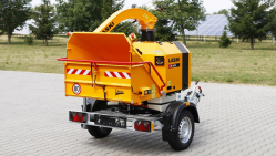 Powerful chipper with petrol engine on braked chassis (26,5 HP) LS 160 PB